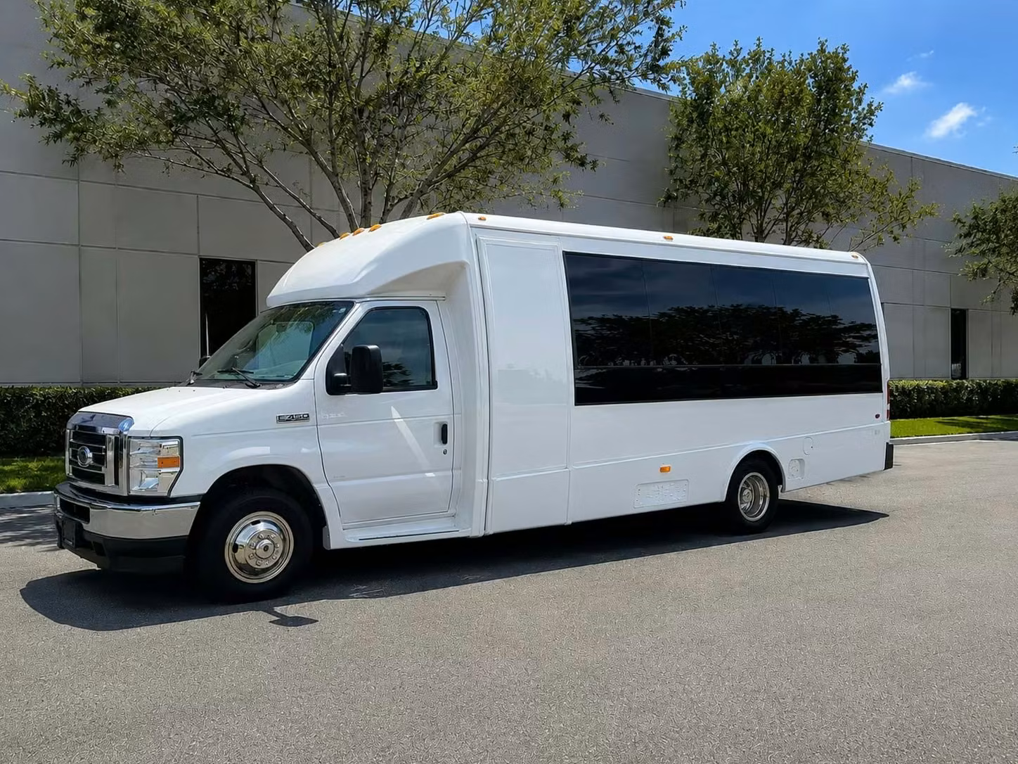 paragould 15 passenger minibus rental