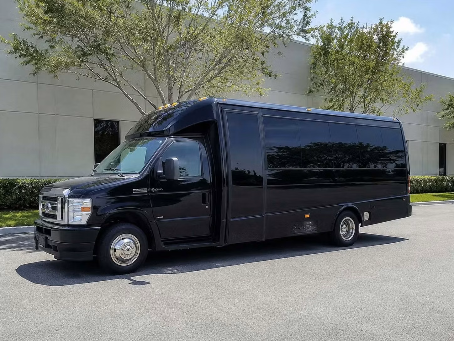 paragould 18 passenger minibus rental