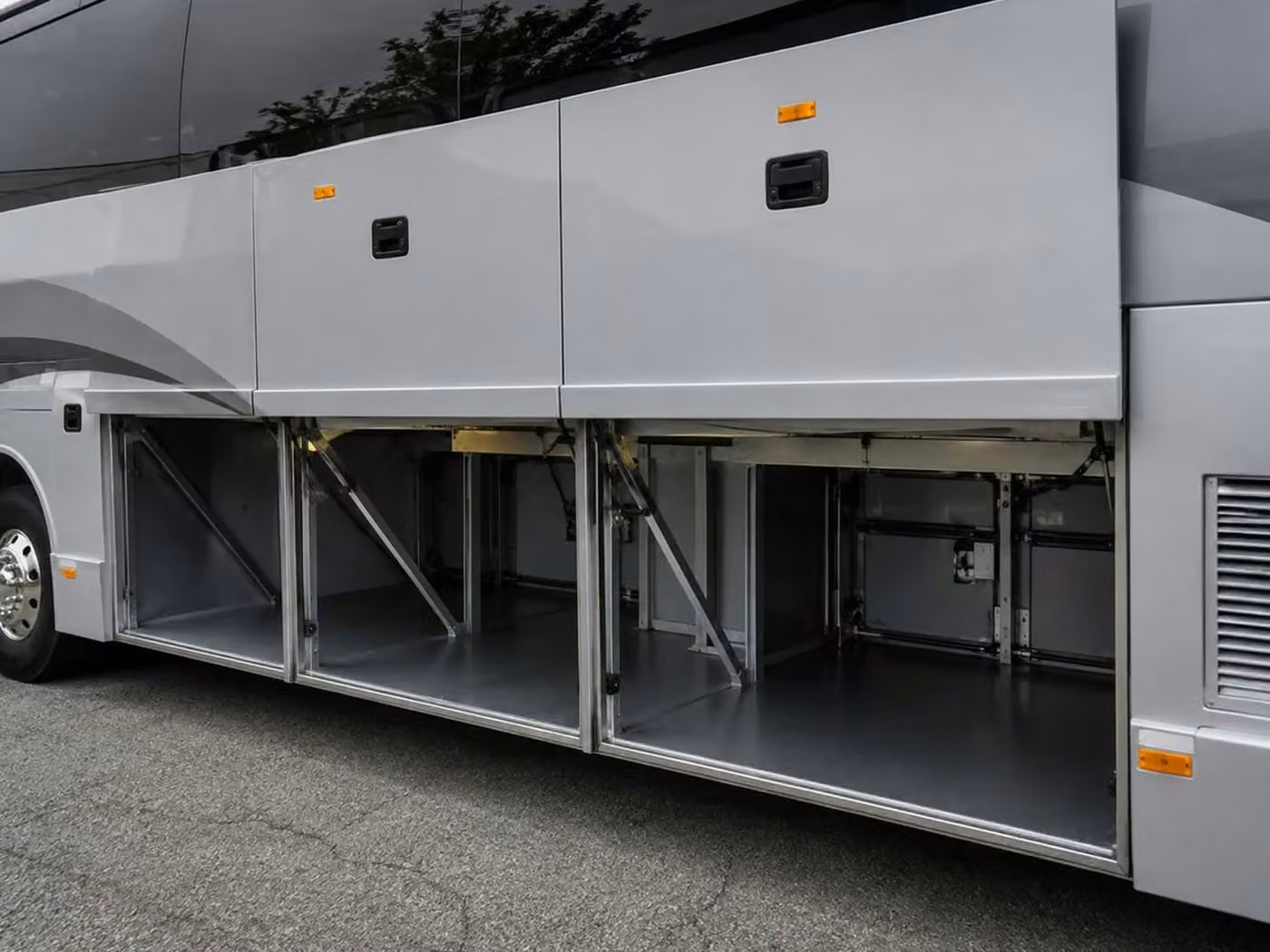 paragould 56 passenger charter bus luggage bays